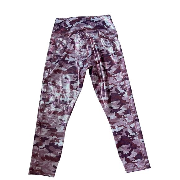 Fabletics Powerhold High Waisted 7/8 Leggings Shiny Purple Camo Size M - Picture 2 of 8